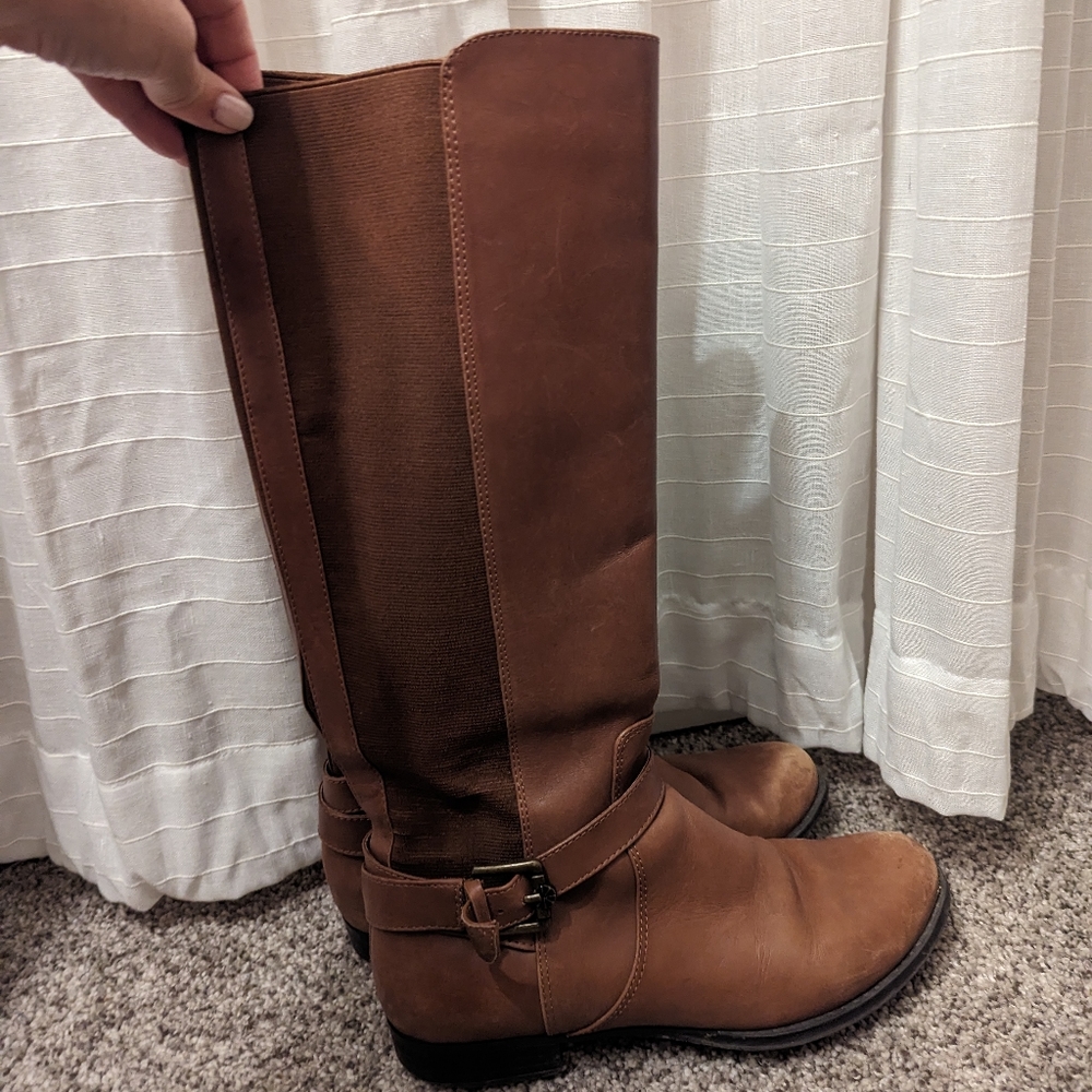 Size 7 Isaac Mizrahi cognac boots.
